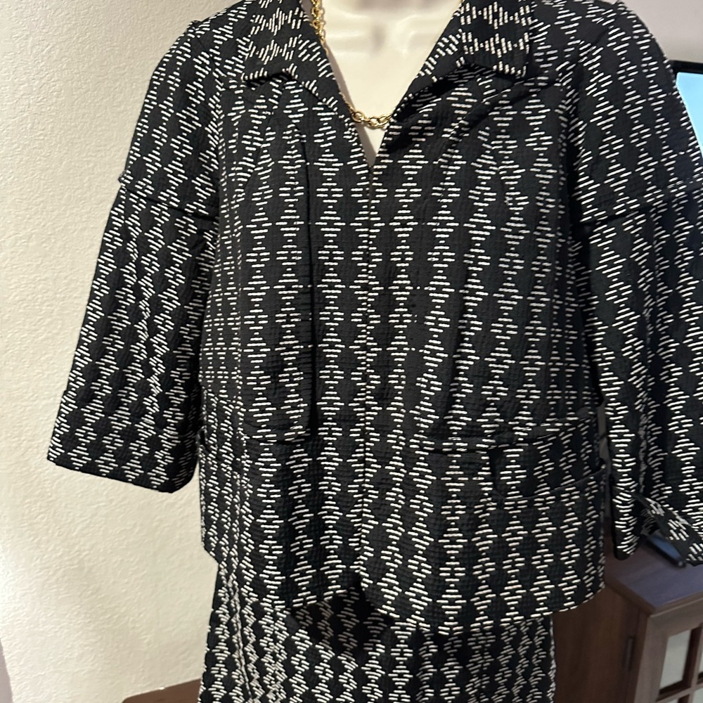 UNIQUE Skirt suit, Black and white patter. Stand out from the crowd. - Picture 2 of 7